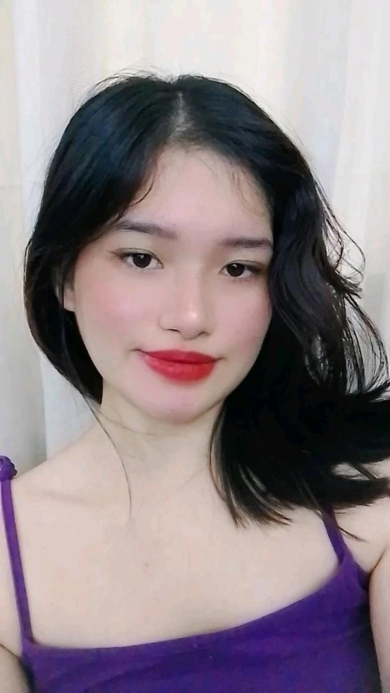 I-upload ni Ella ang larawan