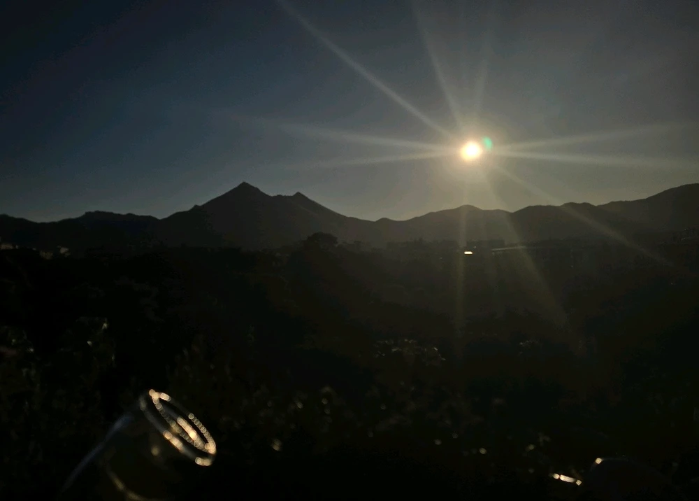 GIF na in-upload ni DJ