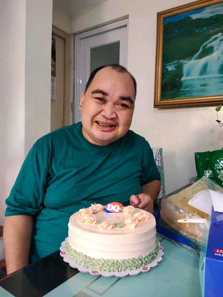 Duab xa los ntawm Attorney John eley Louis castillo