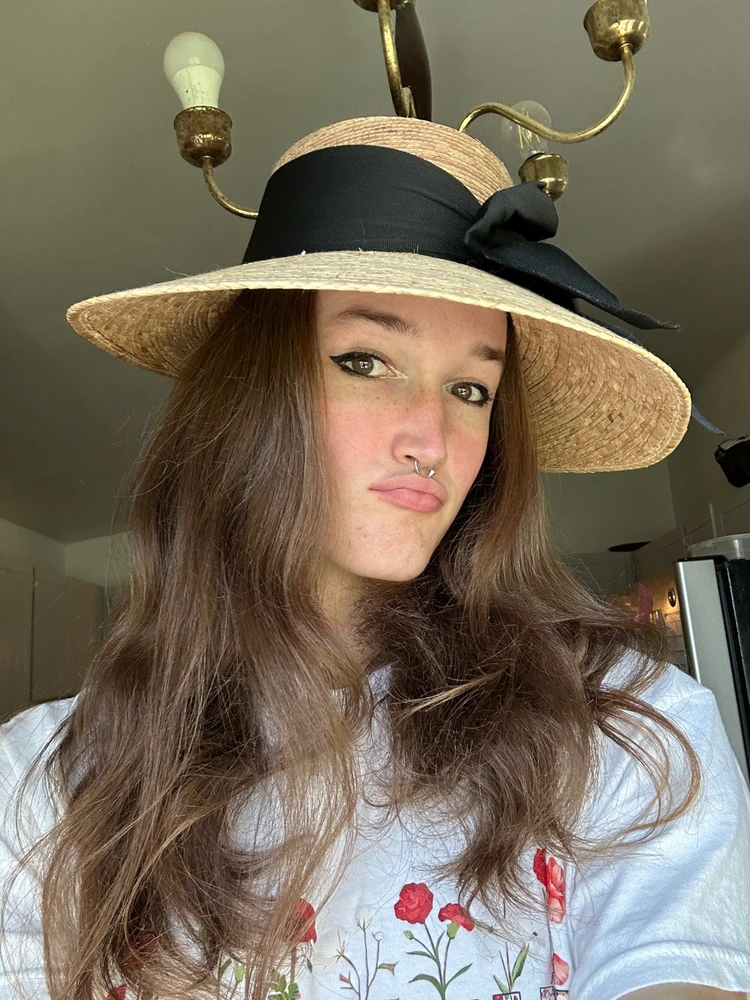 GIF na in-upload ni Gabi