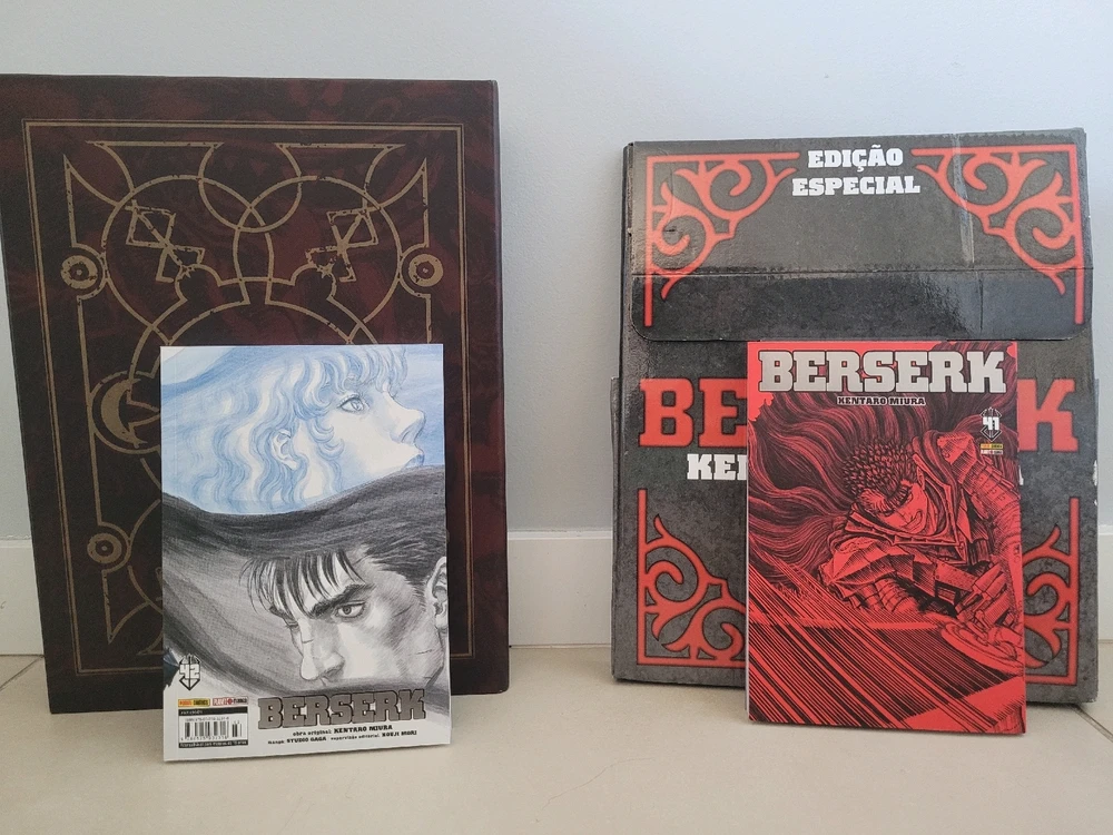 Volume 42 a esquerda e 41 a direita