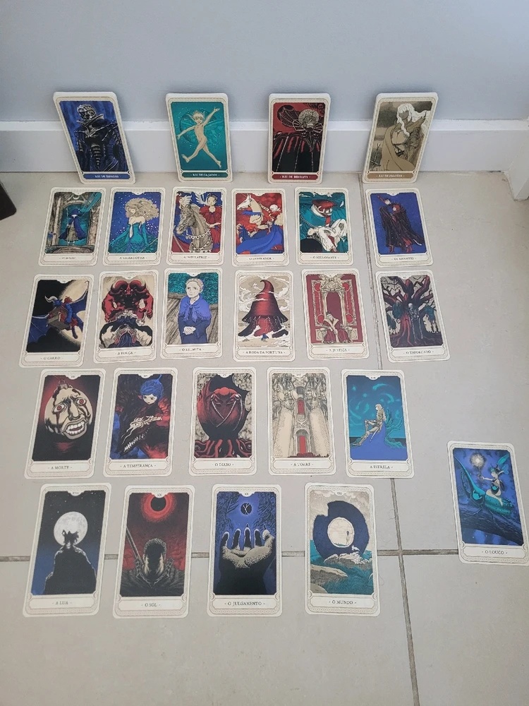 As cartas de tarô que vem na edição 42, elas dispõem dos arcanos maiores e menores.
