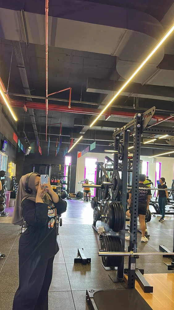 GIF diunggah oleh Almira J