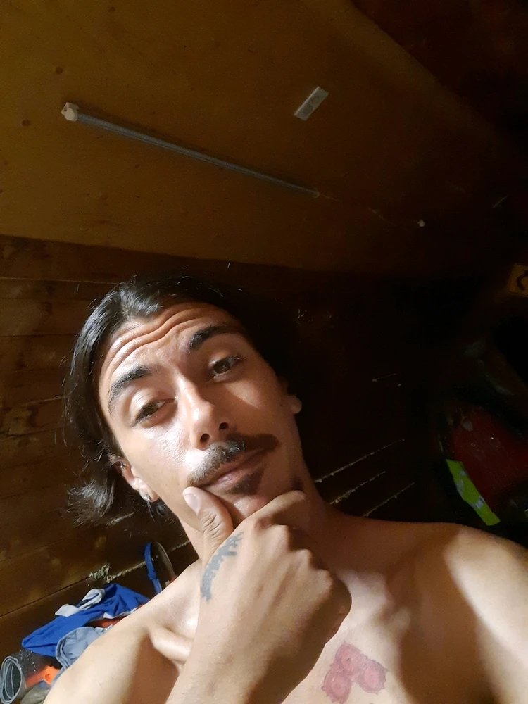 GIF eropgeluede vum Tyler