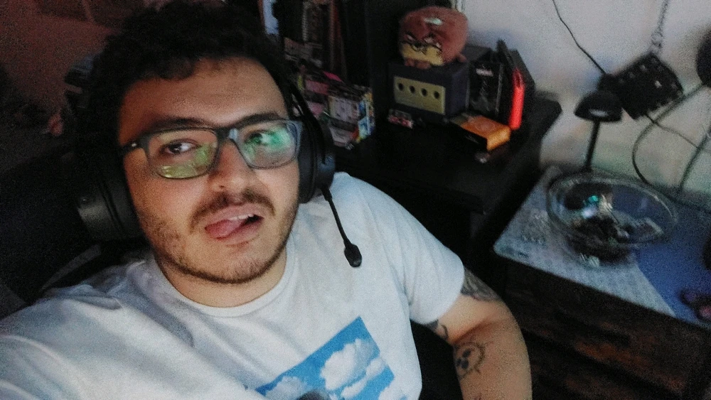 GIF tso los ntawm Zaaron