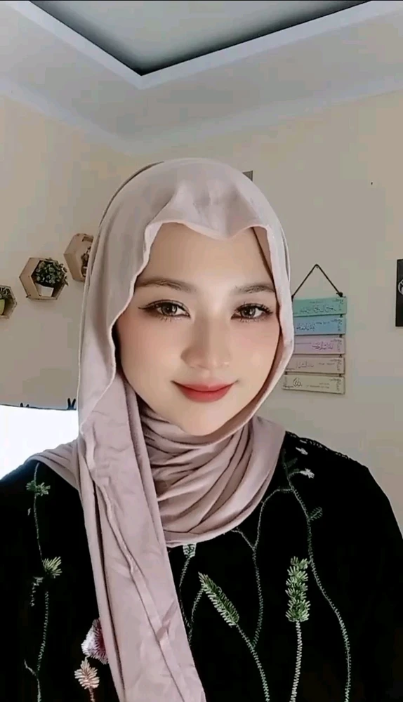 GIF diunggah oleh yulia amanda