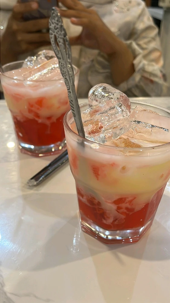 GIF diunggah oleh Moza