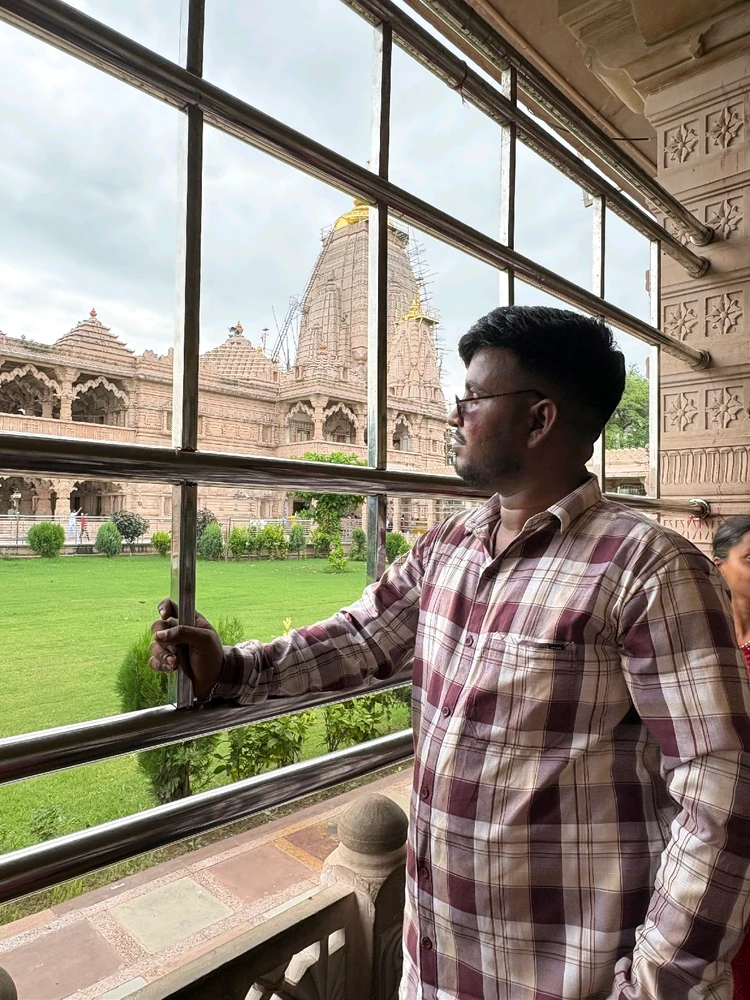 GIF na in-upload ni Abhishek Kumar