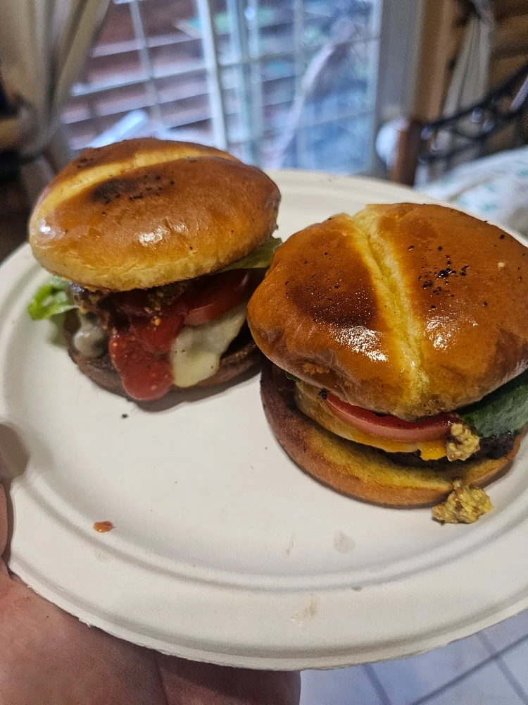 GIF gi-upload ni AJ