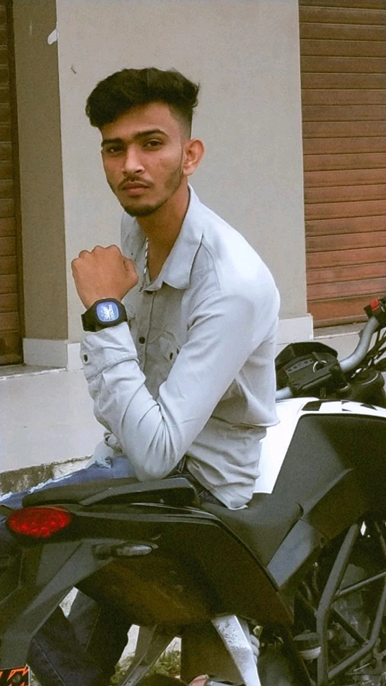 GIF gi-upload ni adil shaikh