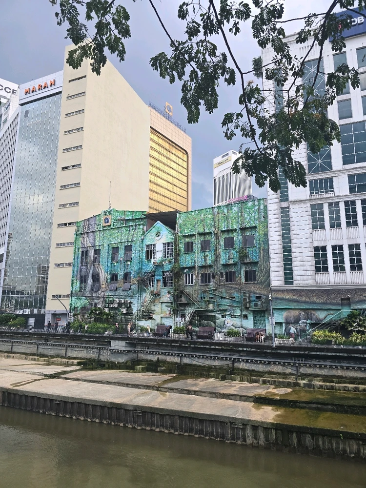 Kuala Lumpur: Where Urban Majesty Meets Untamed Wilderness