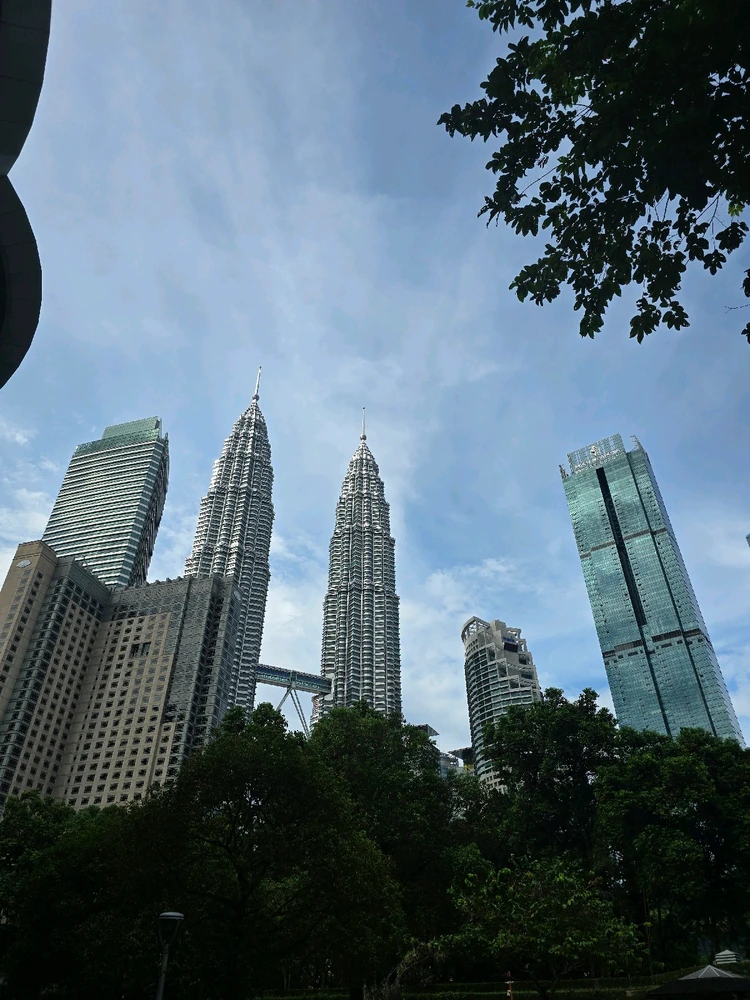 Kuala Lumpur: Where Urban Majesty Meets Untamed Wilderness