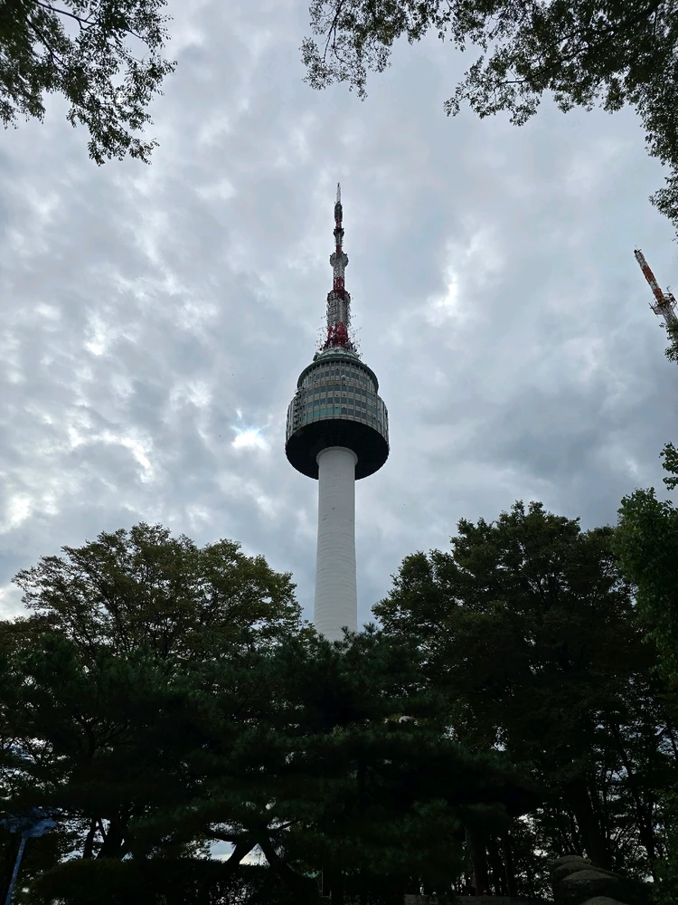 Korea: Where the Future Forgot to Break Up With the Past &part1&