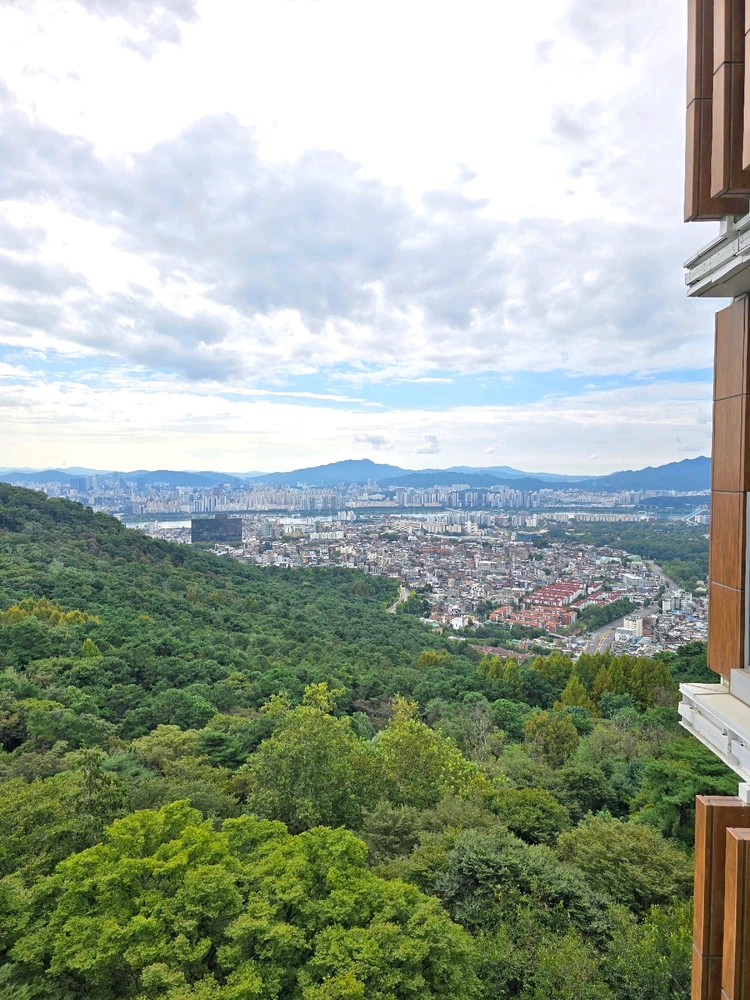 Korea: Where the Future Forgot to Break Up With the Past &part1&