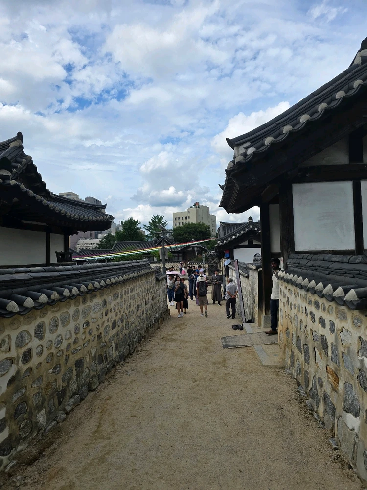 Korea: Where the Future Forgot to Break Up With the Past &part1&