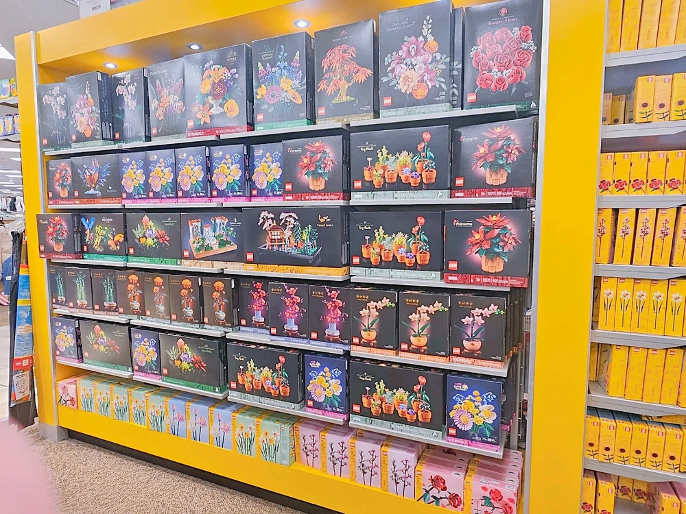 Midwest shopping to the extreme... Scheels lol