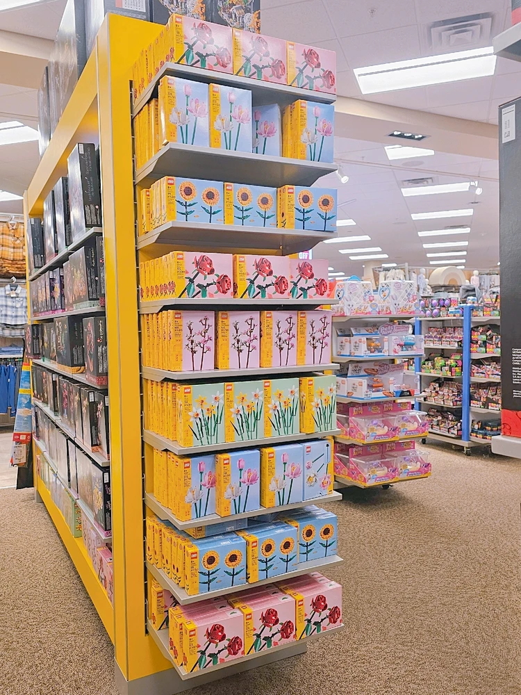 Midwest shopping to the extreme... Scheels lol