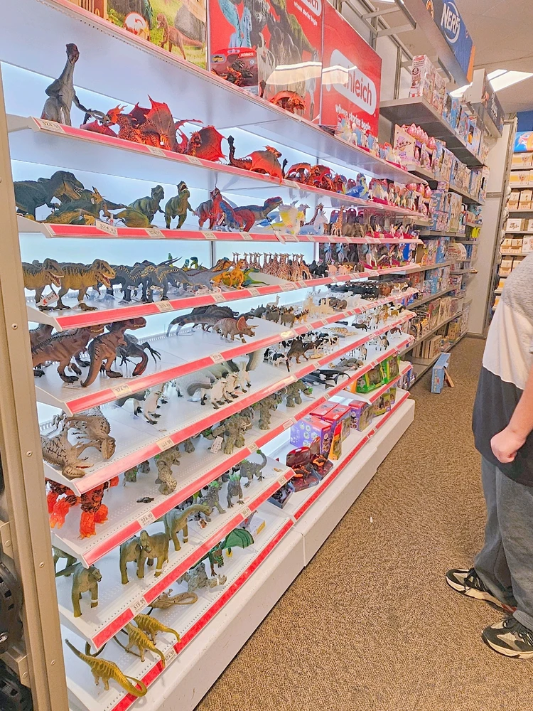 Midwest shopping to the extreme... Scheels lol