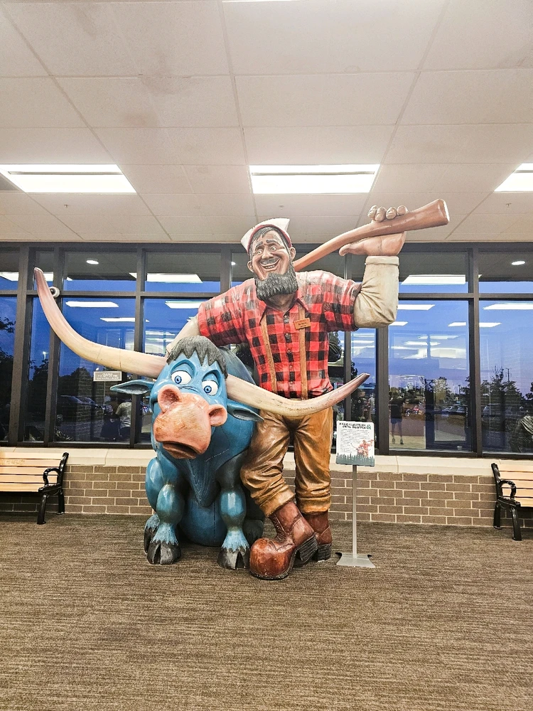 Midwest shopping to the extreme... Scheels lol