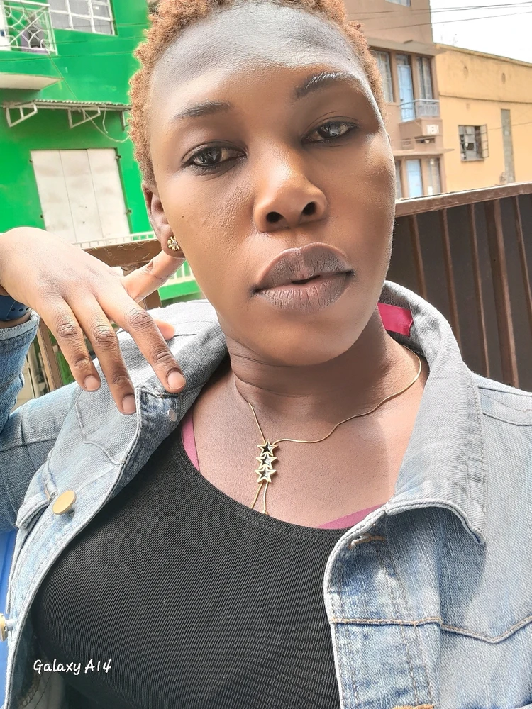 GIF gi-upload ni Hellen