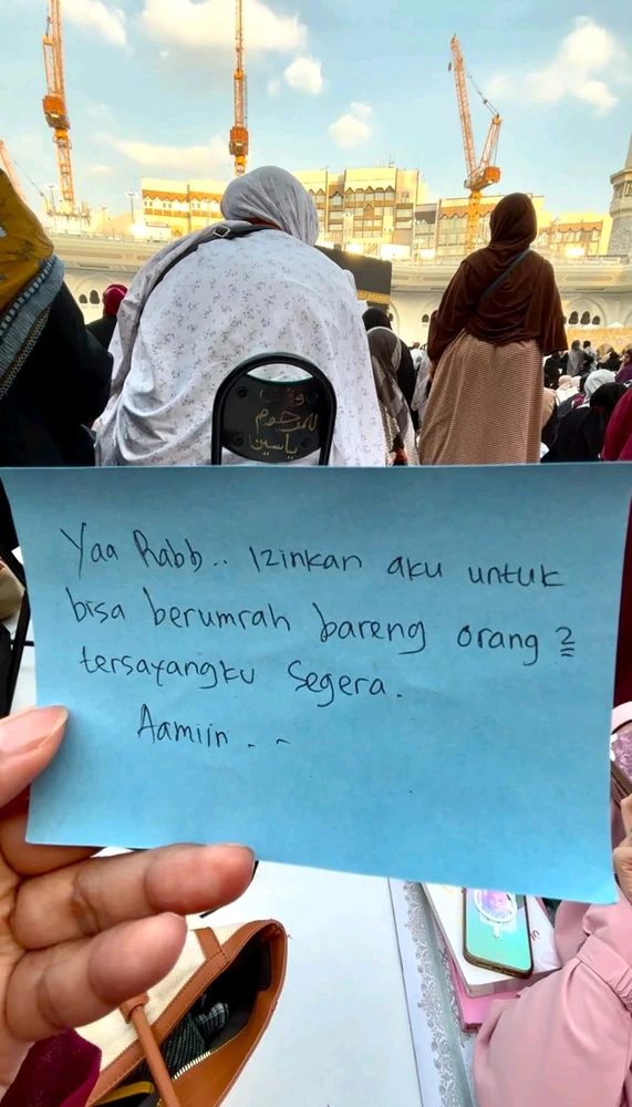 GIF diunggah oleh Aqif