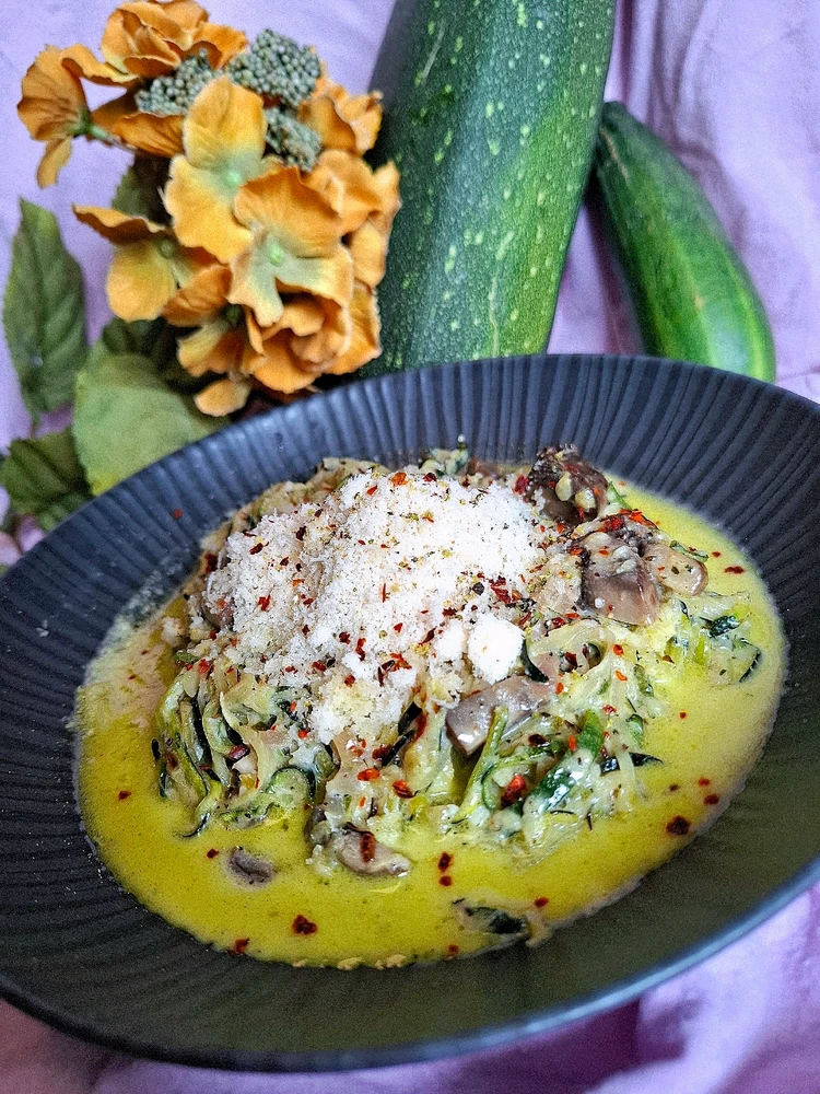 Vegetarische Zucchininudeln