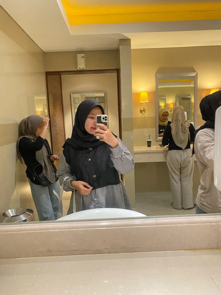 GIF diunggah oleh Syinta