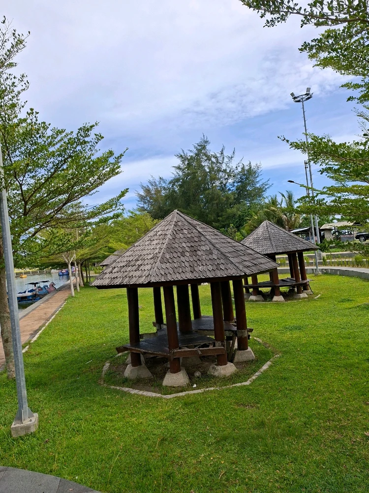 GIF diunggah oleh Afrila