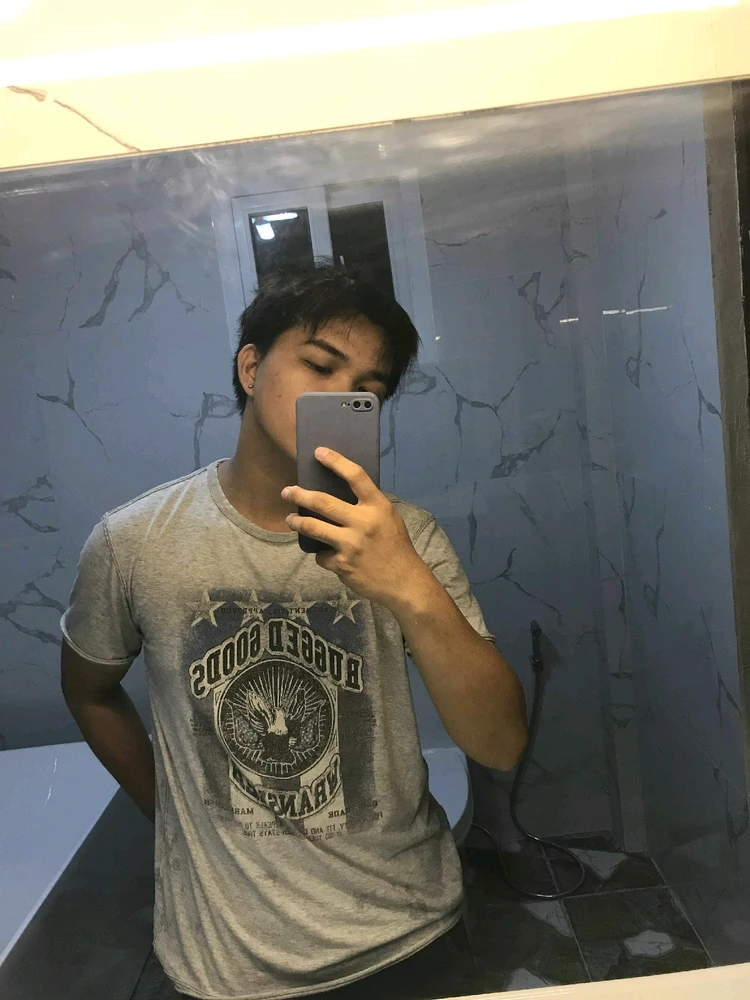 GIF na in-upload ni Yeshou