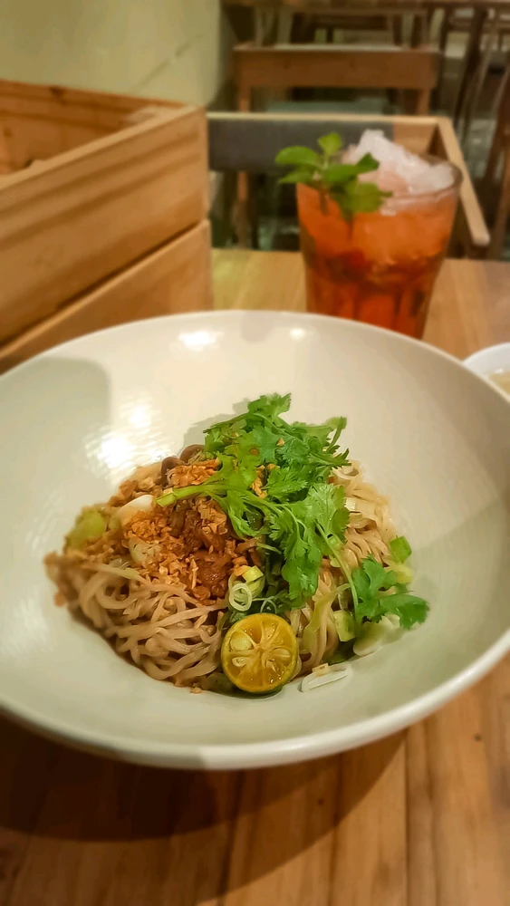 GIF diunggah oleh Aceng