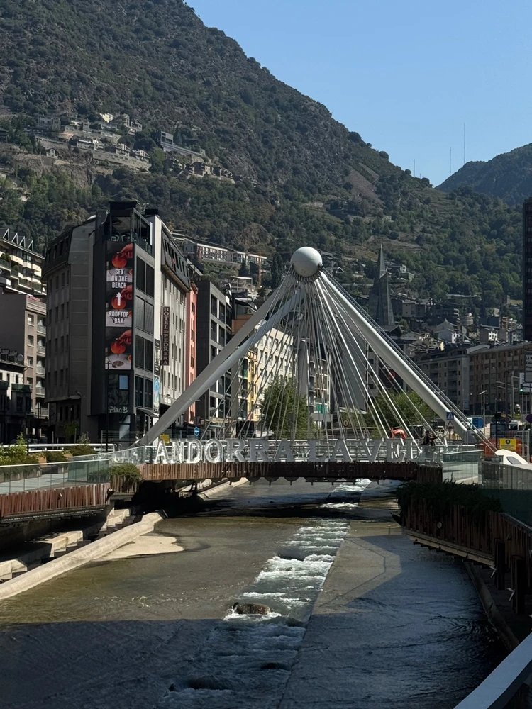 GIF uploaded by Manzano