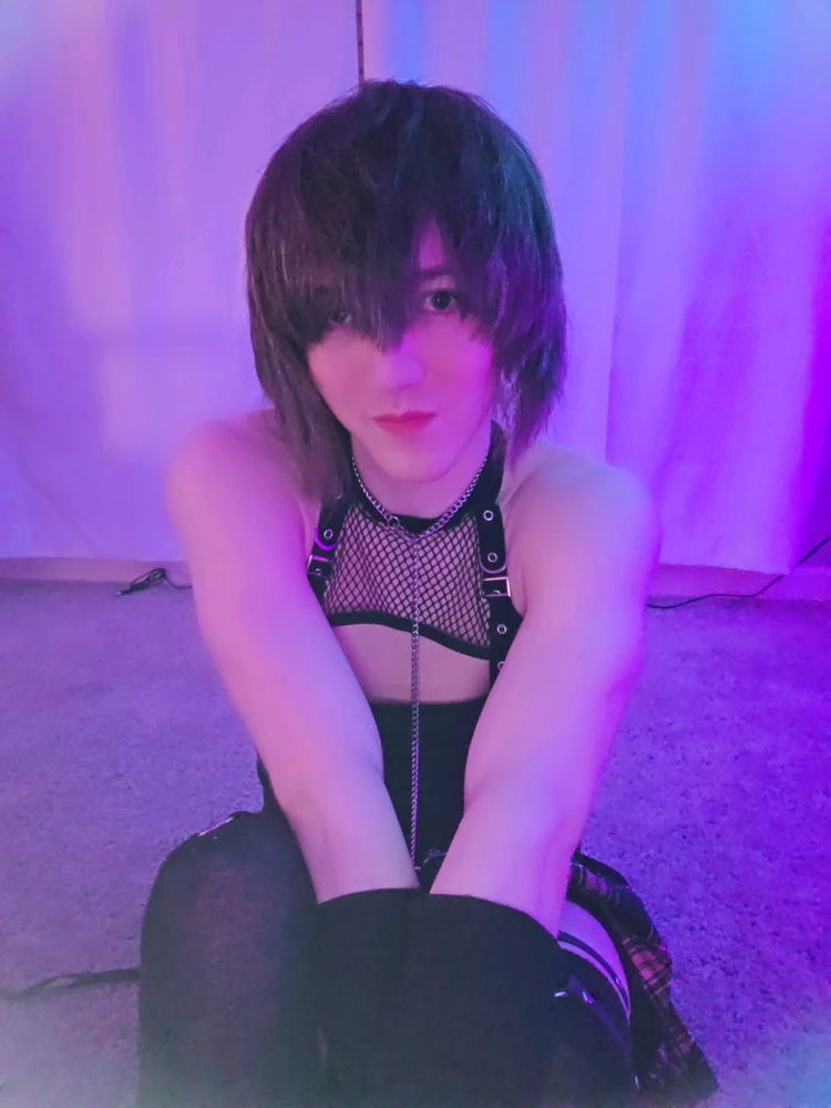 Cute femboy in alt goth fit 