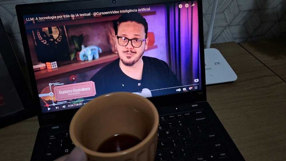 Estudo acompanhado de um café