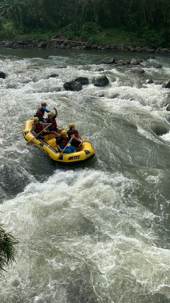 GIF uploaded by I r e n e