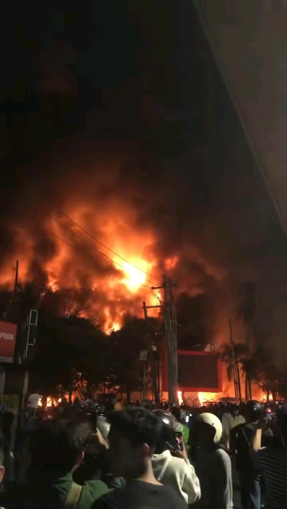 GIF diunggah oleh linda