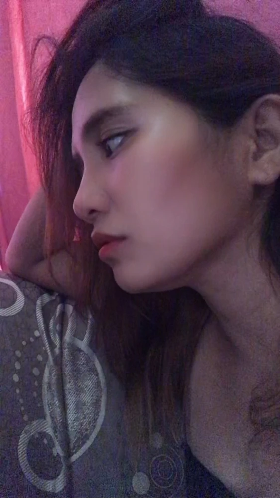 GIF na in-upload ni Athena