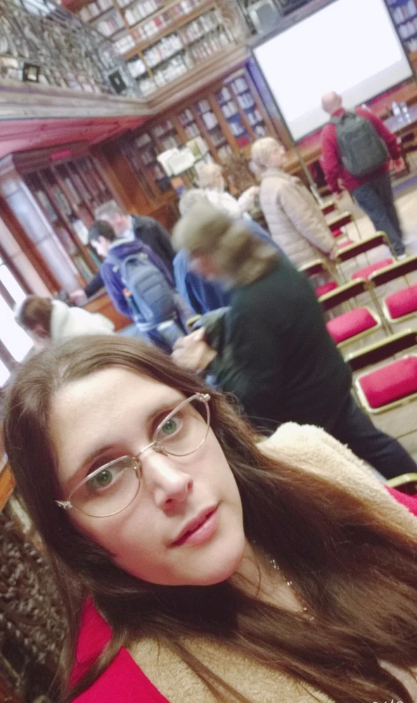 GIF gi-upload ni Florence