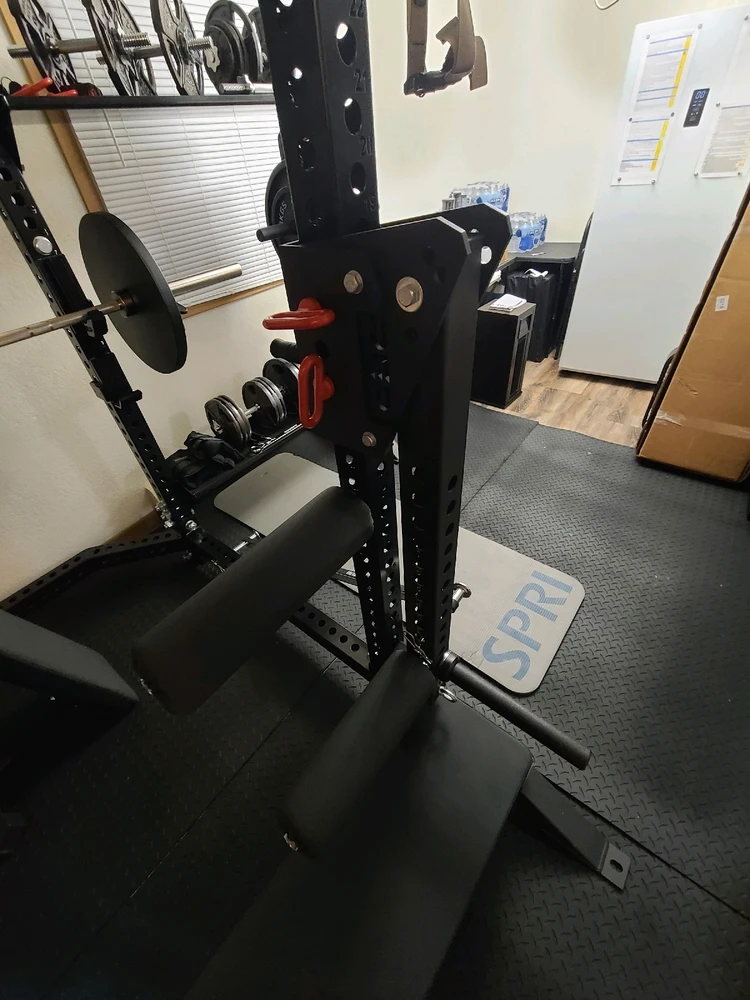 Jammer arms set up for sitting leg extensions with resistance bands