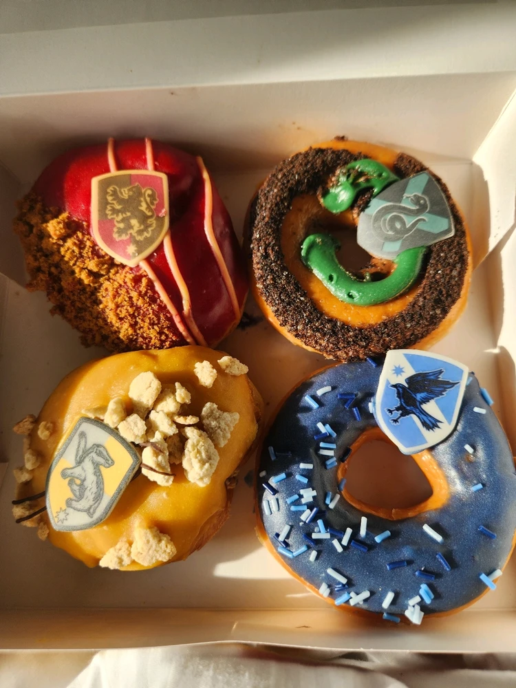 Hogwarts donuts!!😍❤️✨️🍩