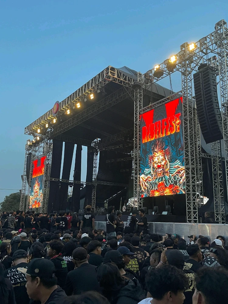 GIF diunggah oleh binta ita