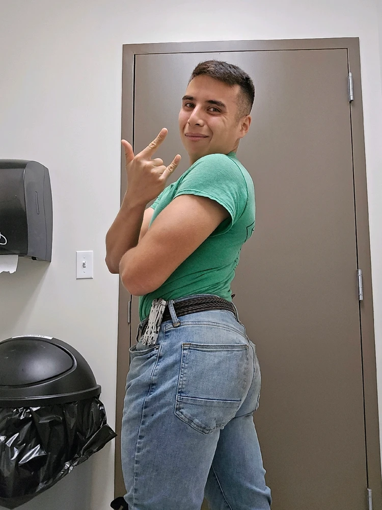 GIF gi-upload ni Esteban