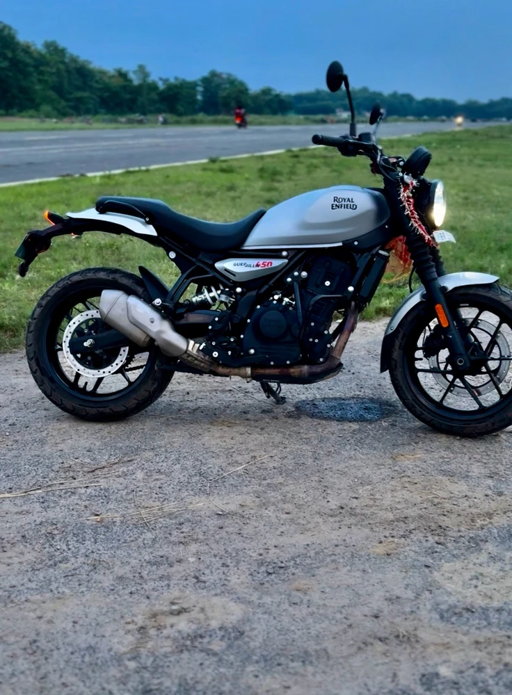 Tanuj द्वारा अपलोड किया गया GIF