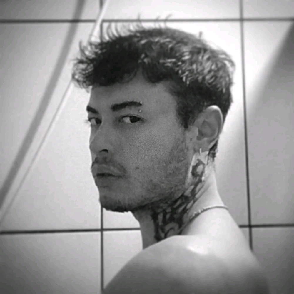 Taniguti P. Lucas tarafından yüklenen GIF
