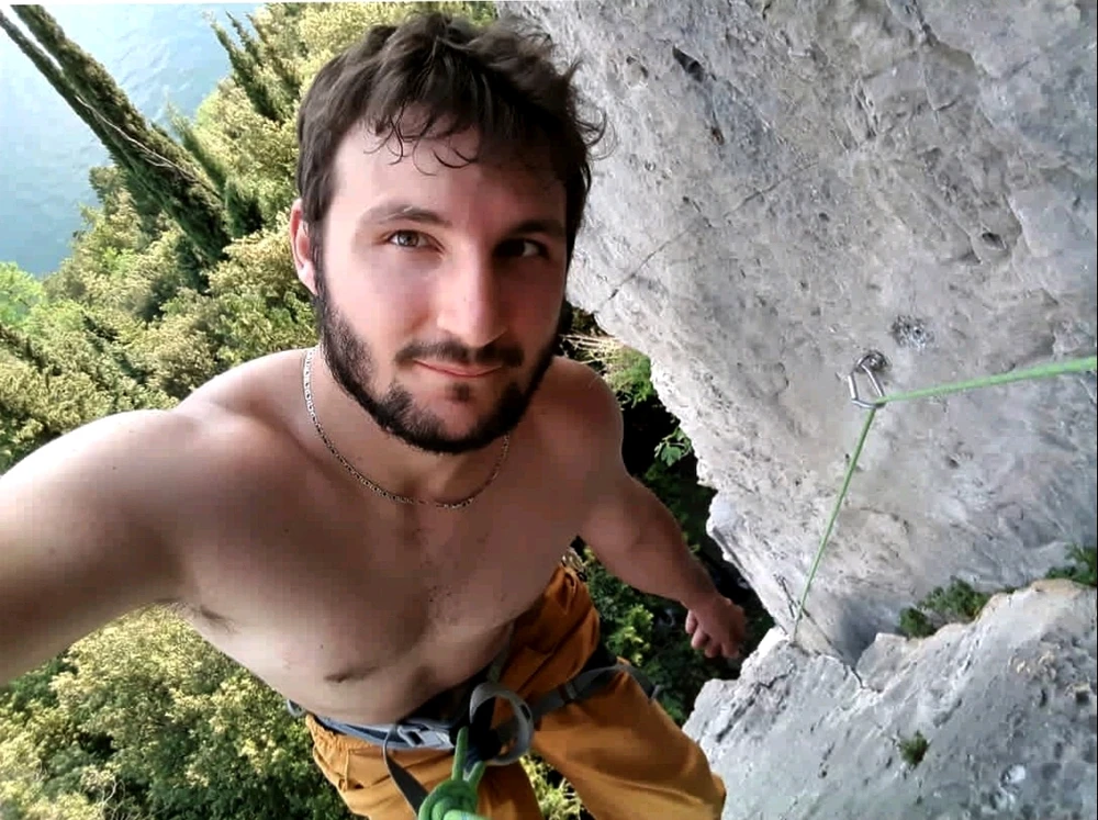 Climbing on the lake 🐒🏞️