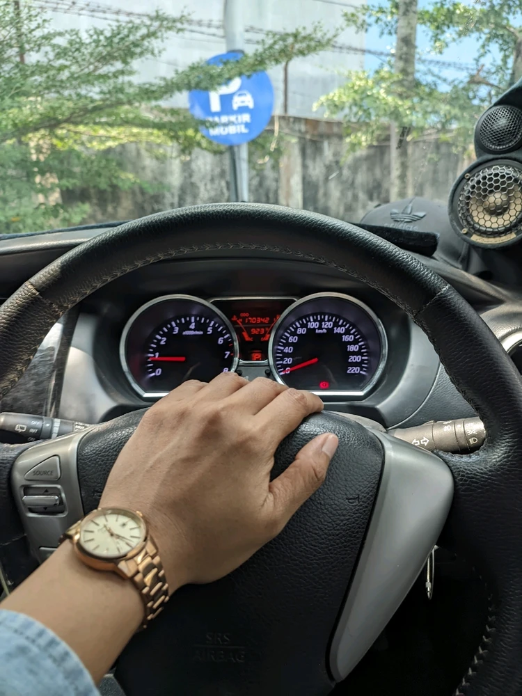 GIF diunggah oleh Nina