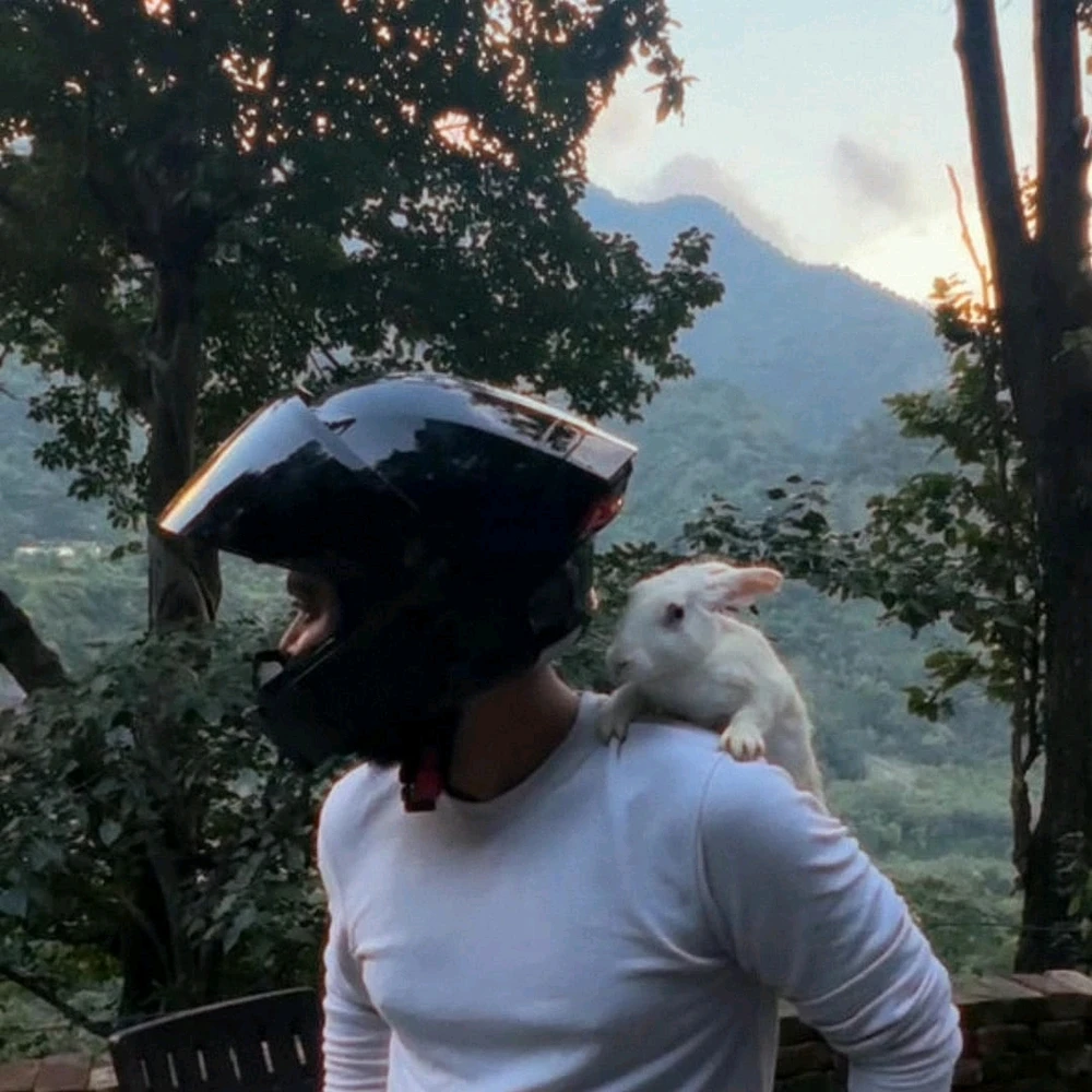 GIF na in-upload ni Gaurav
