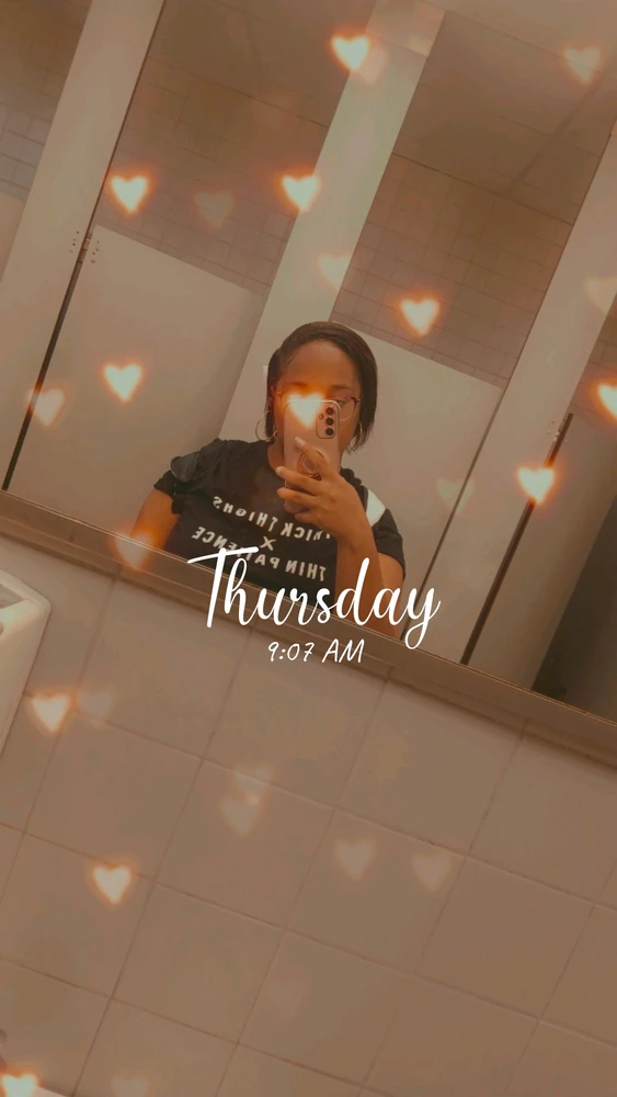 GIF tso los ntawm Sasha