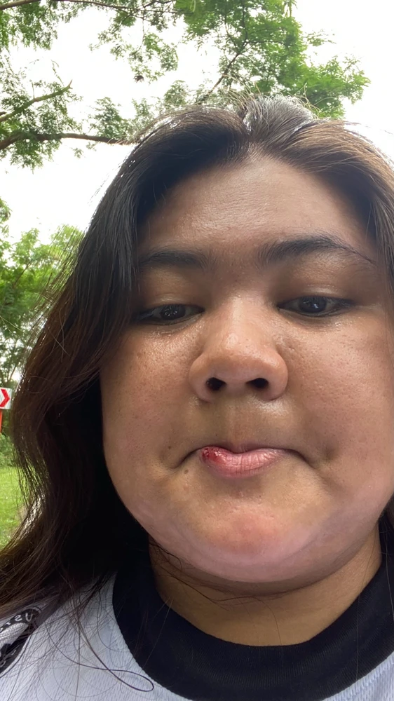 GIF na in-upload ni Elaine