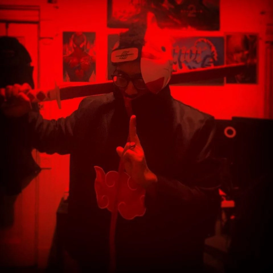 GIF gi-upload ni Chris