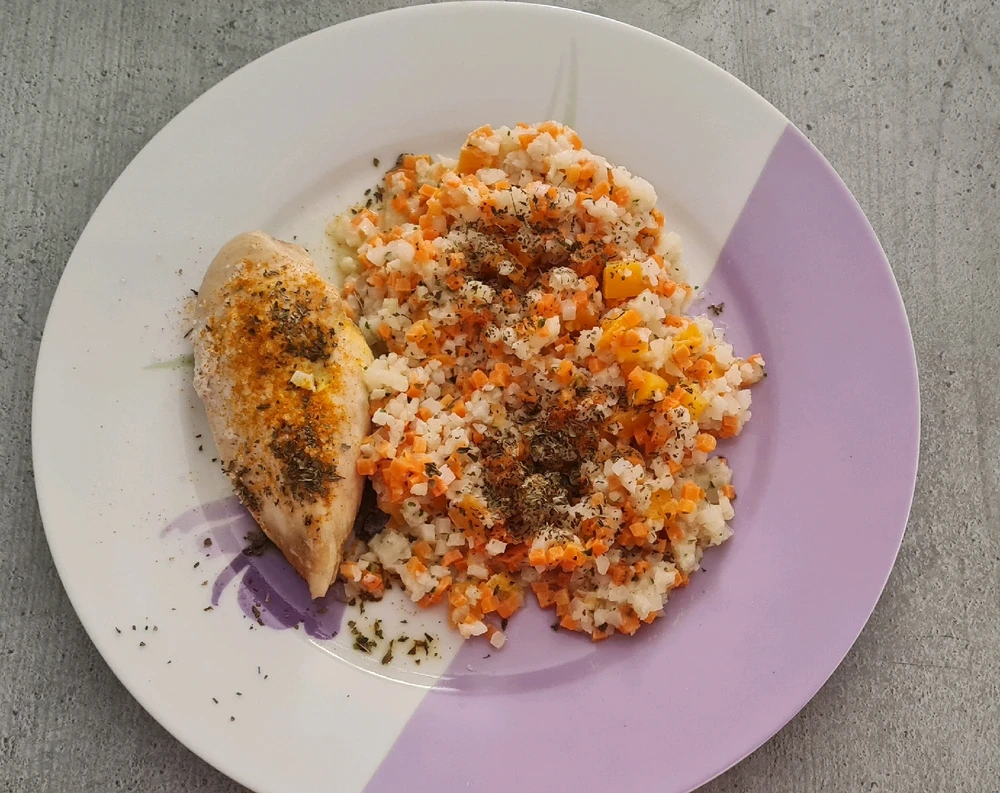 Ce midi,poulet curcuma/menthe avec carottes/choux fleurs